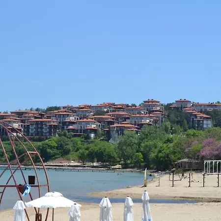 Lovely In Santa Marina, Σωζόπολη